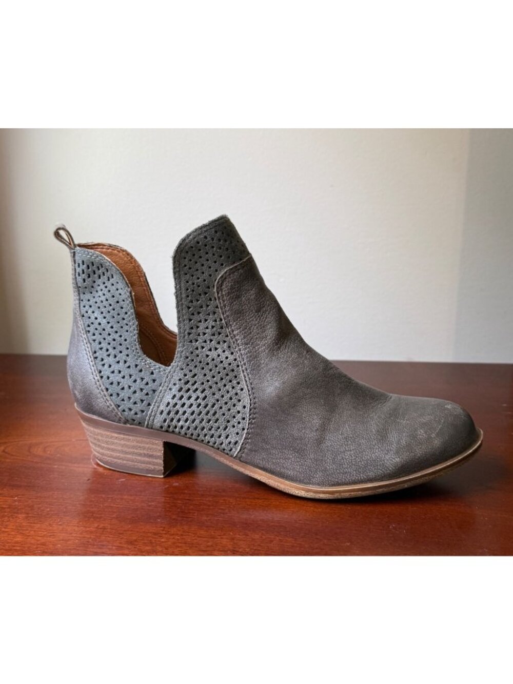 Lucky Brand Perforated Leather Ankle Boots Western Style Gray Womens Size 8.5 St - Picture 5 of 11